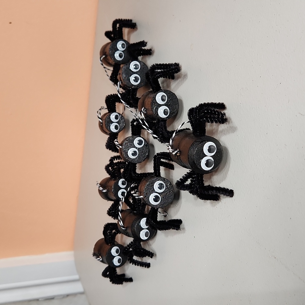 🎃Hand Crafted Cork Spider Ornaments Set of 10 Black & White Loops